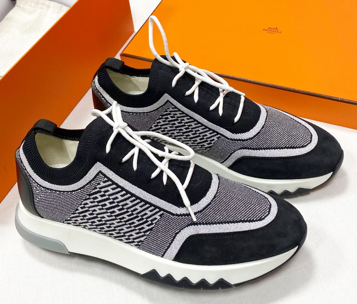 Кроссовки Hermès размер 40 цена 46 965 руб  / новые /