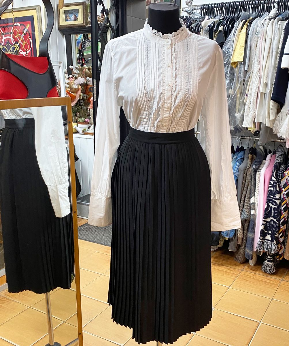 Блузка J Crew  размер 12 цена 3 846 руб
Юбка размер 42 цена 6 154 руб