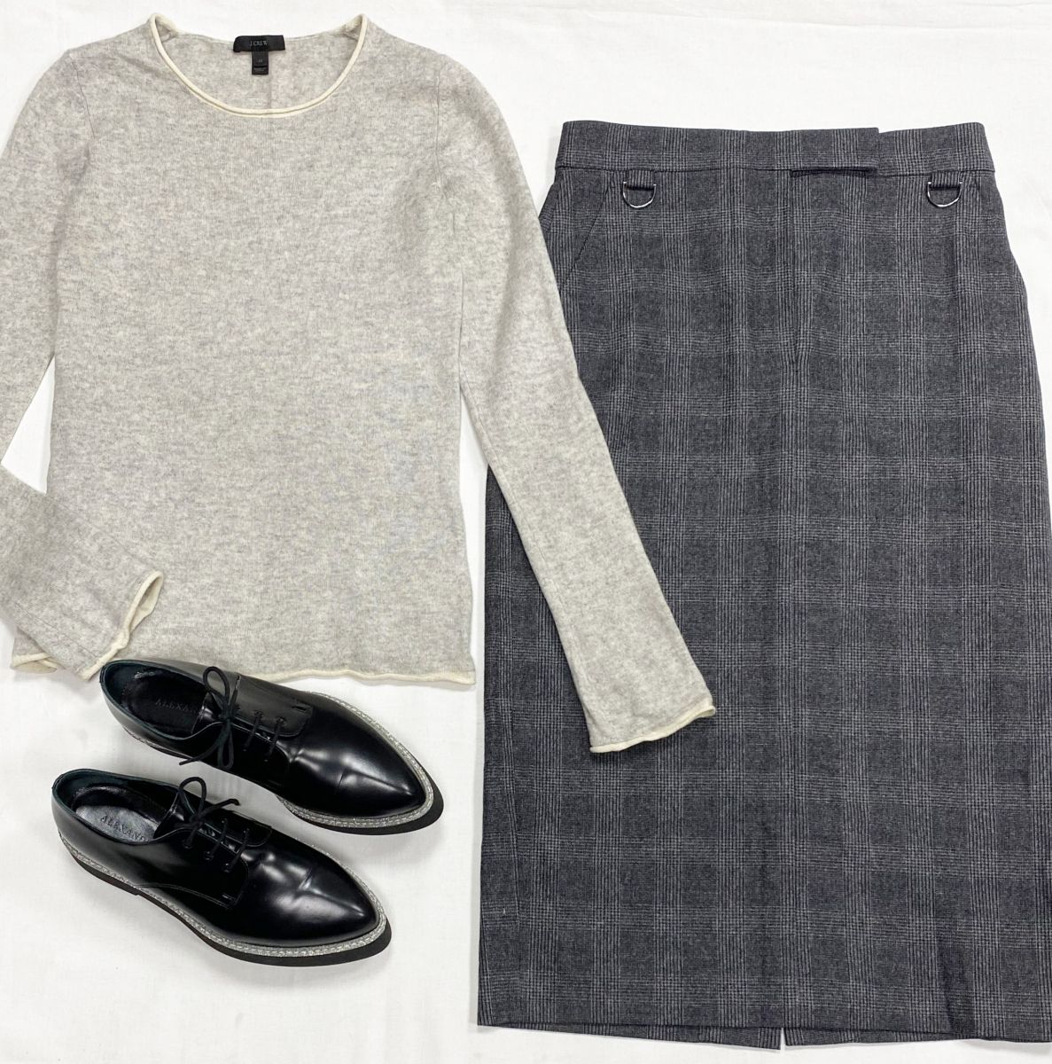 Юбка Max Mara размер 44 цена 7 828 руб
Кофта J Crew размер M цена 3 131 руб
Ботинки Alexander McQueen размер 39 цена 15 655 руб