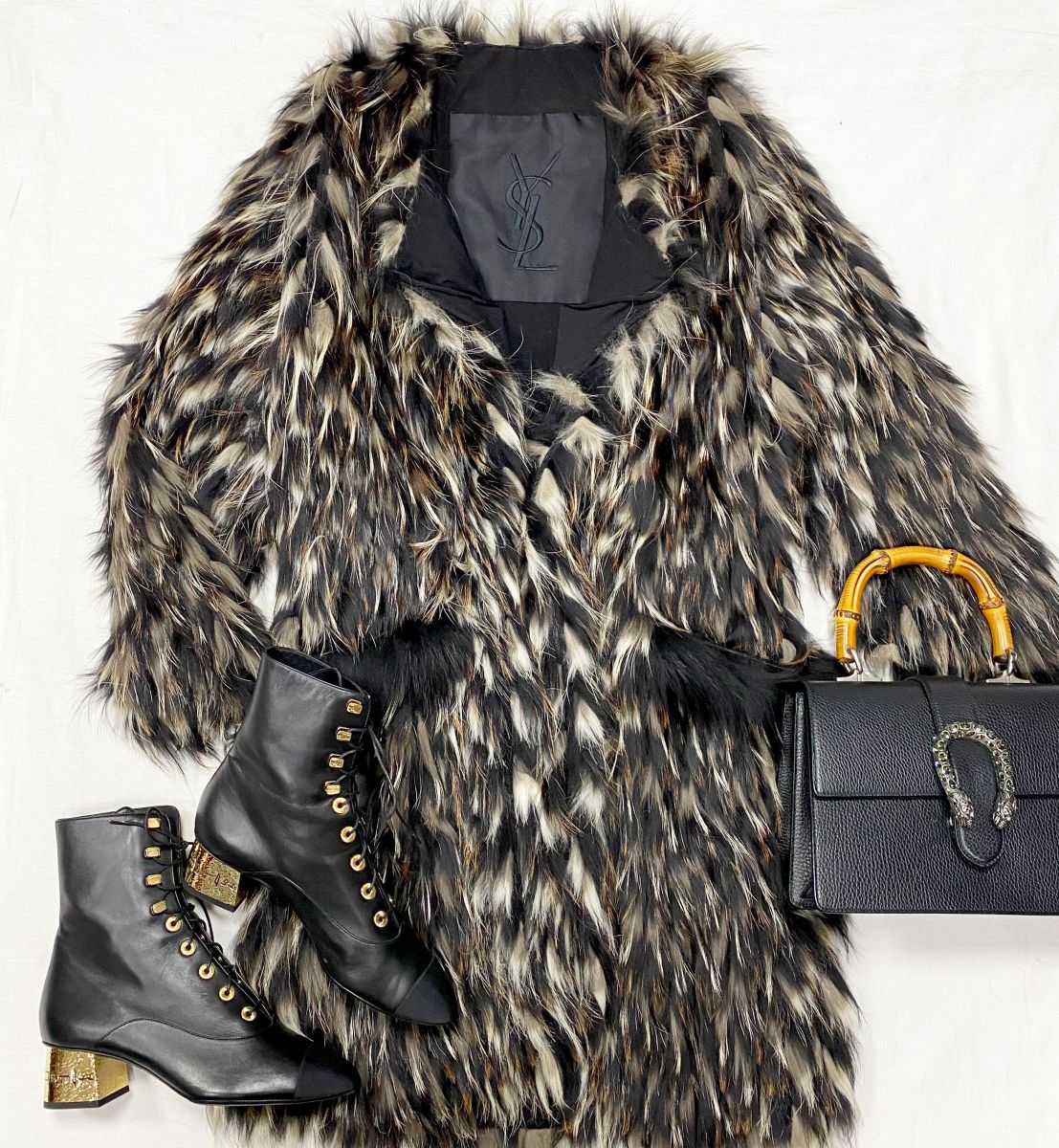Пальто / мех лисы / Yves Saint Laurent размер 34 цена 31 310 руб 
Ботильоны Chanel размер 39.5 цена 156 550 руб 
Сумка Gucci