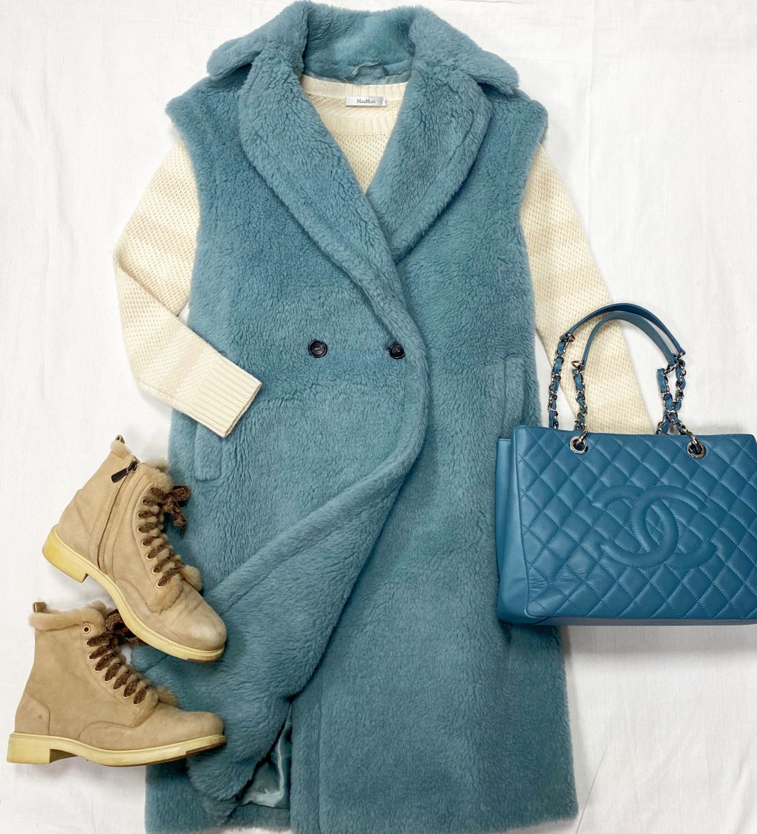 Жилет / мех овчины / Max Mara размер XS цена 46 965 руб 
Кофта / кашемир / Max Mara размер S цена 7 828 руб 
Ботинки / на меху / Santoni размер 37.5 цена 23 483 руб 
Сумка Chanel