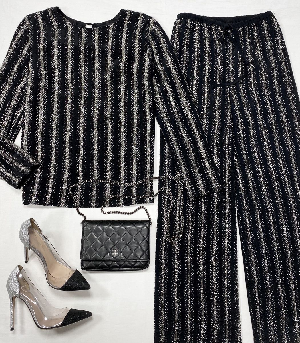 Костюм / шелк / бисер / Dries Van Noten размер 40 цена 31 310 руб 
Туфли Gianvito Rossi размер 38 цена 10 959 руб 
Сумочка Chanel