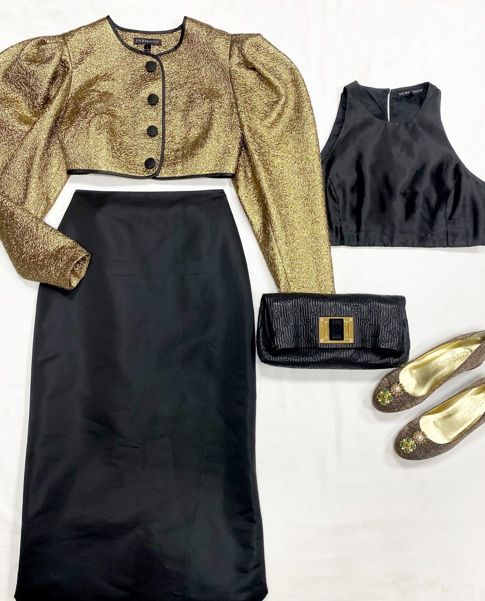 Костюм Kalmanovich размер XS цена 23 078 руб
Туфли Chanel размер 38 цена 38 463 руб
Клатч Louis Vuitton 
