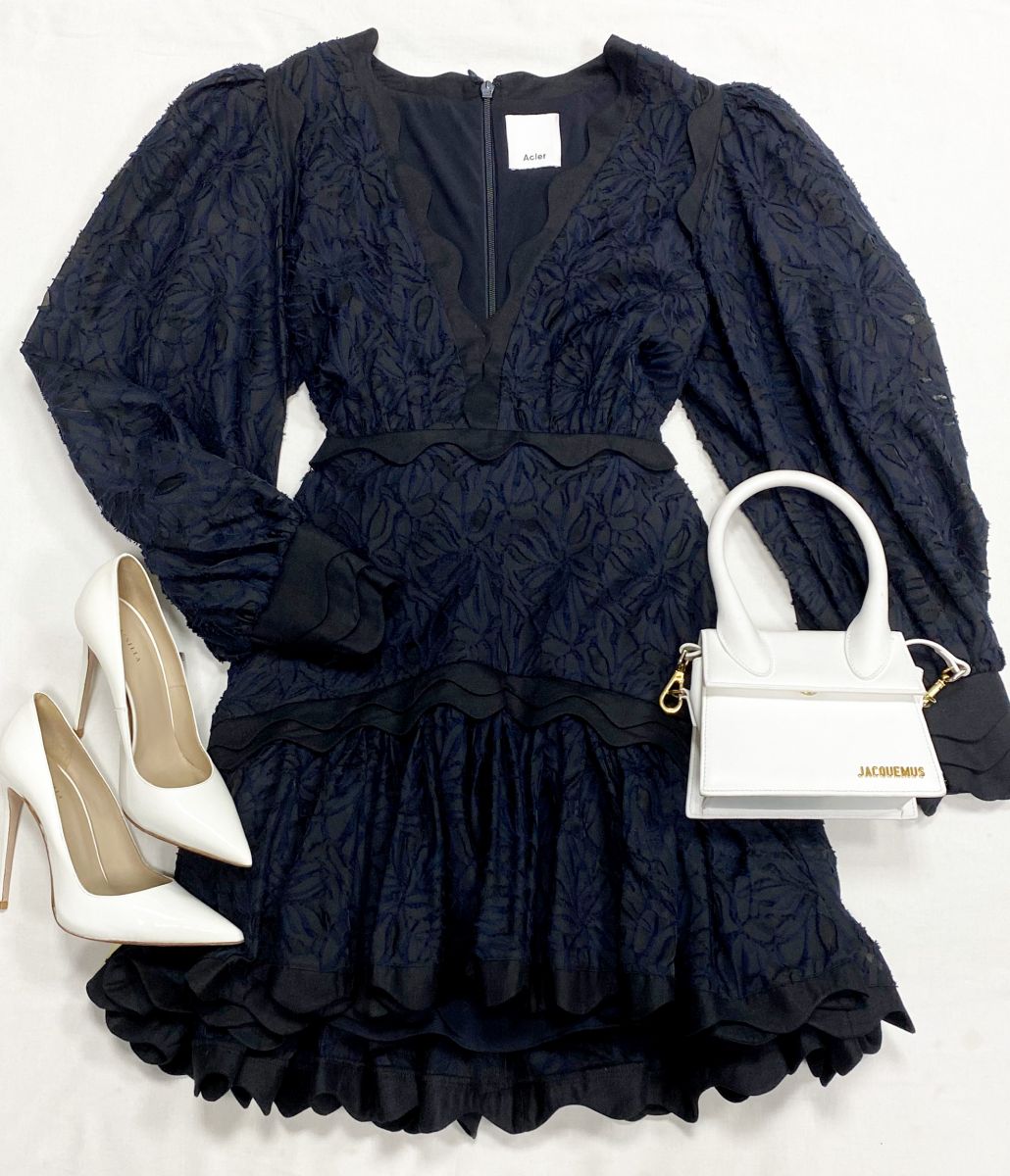 Платье Acler размер 6/4 цена 15 655 руб
Туфли Lesilla размер 37 цена 23 483 руб
Сумочка Jacquemus 