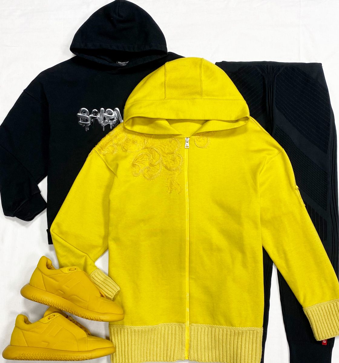 Толстовка Balenciaga размер S цена 23 483 руб
Толстовка Ermanno Scervino размер 40 цена 15 655 руб
Брюки Prada размер 42 цена 31 310 руб
Кроссовки Hermes размер 40 цена 46 965 руб