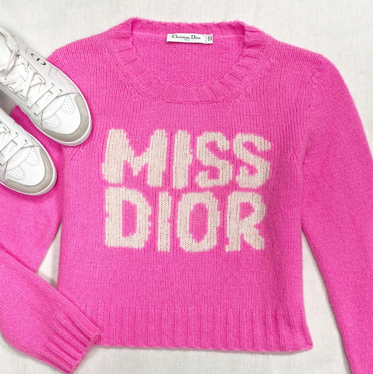 Кофта Christian Dior размер 38 цена 54 793 руб
Кеды Christian Dior размер 36 цена 39 138 руб
