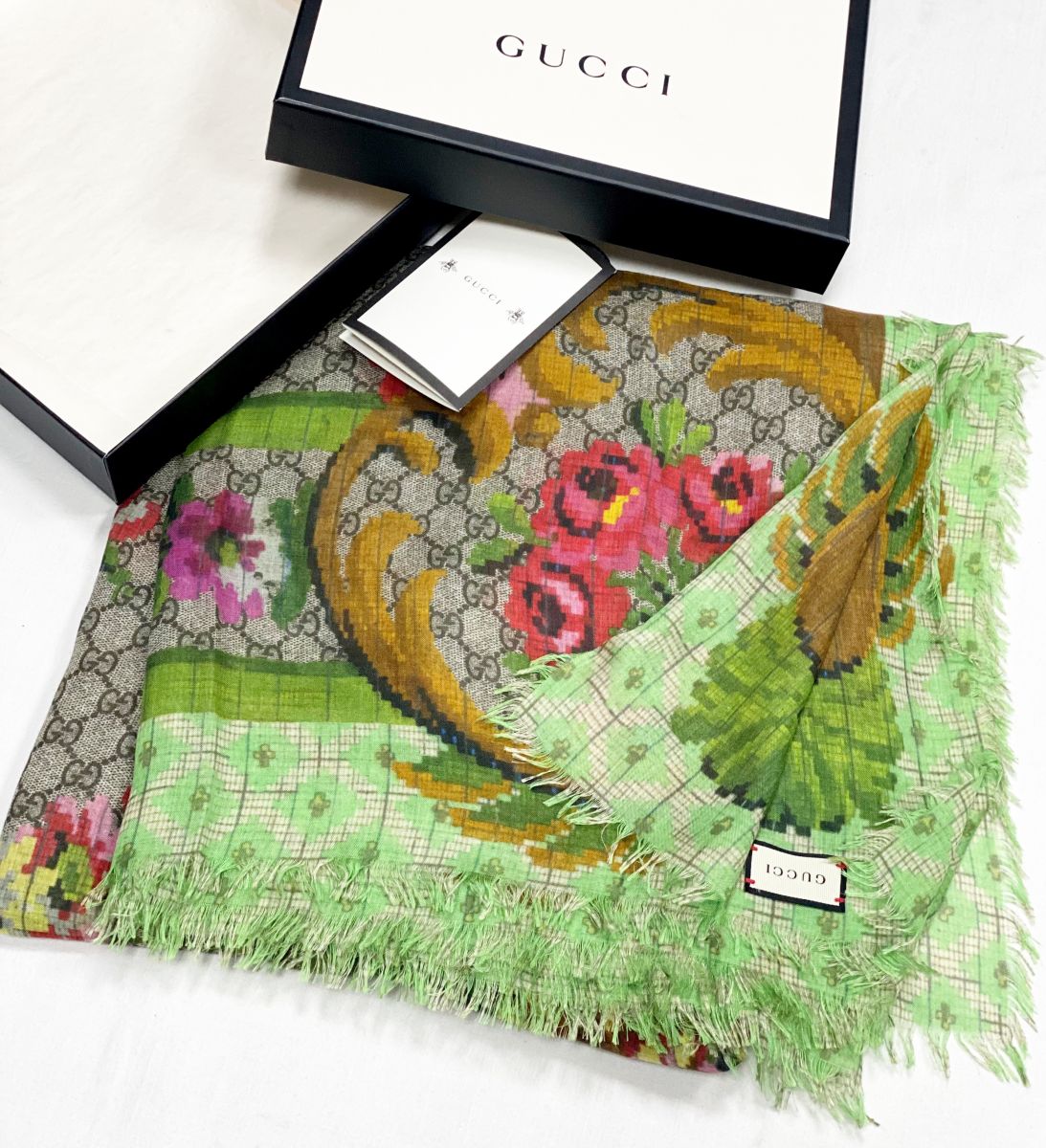 Платок Gucci размер 120/120 цена 23 483 руб/в коробке/ 
